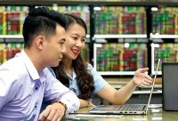 vang chung khoan hay bat dong san hang nao nong thang 9