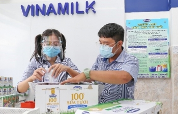 Vinamilk triển khai chương trình hỗ trợ quà tặng để trợ giá mùa dịch lên đến gần 170 tỷ đồng