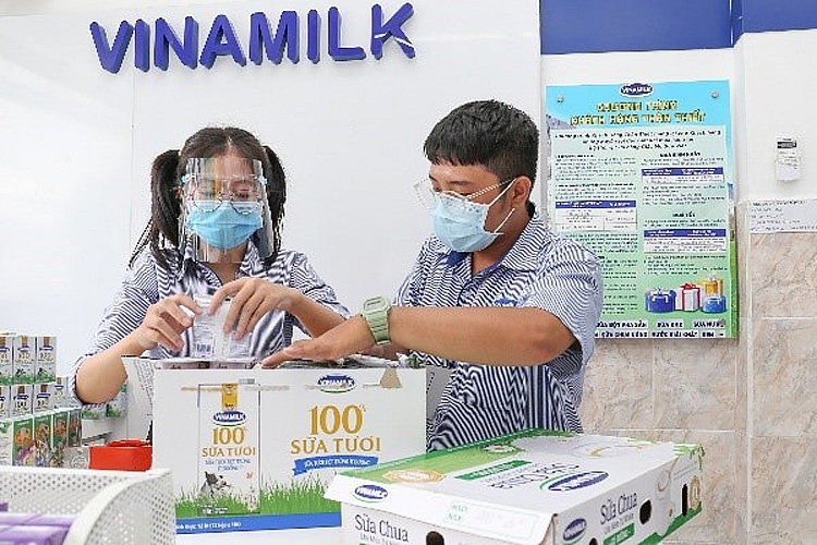 Hệ thống cửa hàng Giấc Mơ Sữa Việt của Vinamilk tăng cường hình thức bán hàng trực tuyến, giao hàng tại nhà để đáp ứng nhu cầu của người dân Hệ thống cửa hàng Giấc Mơ Sữa Việt của Vinamilk tăng cường hình thức bán hàng trực tuyến, giao hàng tại nhà để đáp ứng nhu cầu của người dân