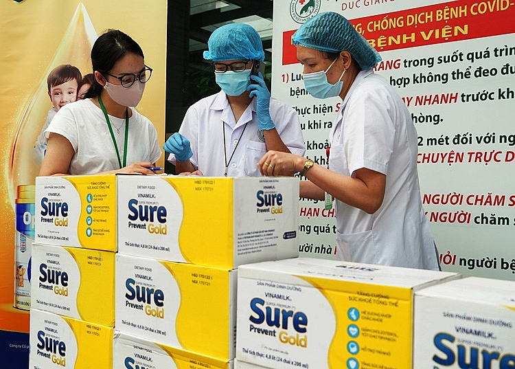 Sản phẩm sữa Sure Prevent Gold được bổ sung 29 vitamin khoáng chất thiết yếu và chiết xuất mầm bông cải xanh giàu Glucoraphanin sẽ giúp đáp ứng nhu cầu bổ sung dinh dưỡng đặc biệt cho bệnh nhân cao tuổi, hiện đang được điều trị Covid-19 Sản phẩm sữa Sure Prevent Gold được bổ sung 29 vitamin khoáng chất thiết yếu và chiết xuất mầm bông cải xanh giàu Glucoraphanin sẽ giúp đáp ứng nhu cầu bổ sung dinh dưỡng đặc biệt cho bệnh nhân cao tuổi, hiện đang được điều trị Covid-19