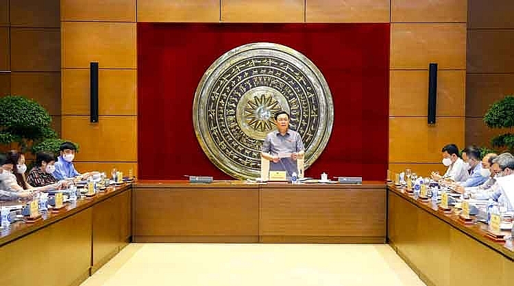 Chủ tịch Quốc hội Vương Đình Huệ phát biểu tại cuộc họp