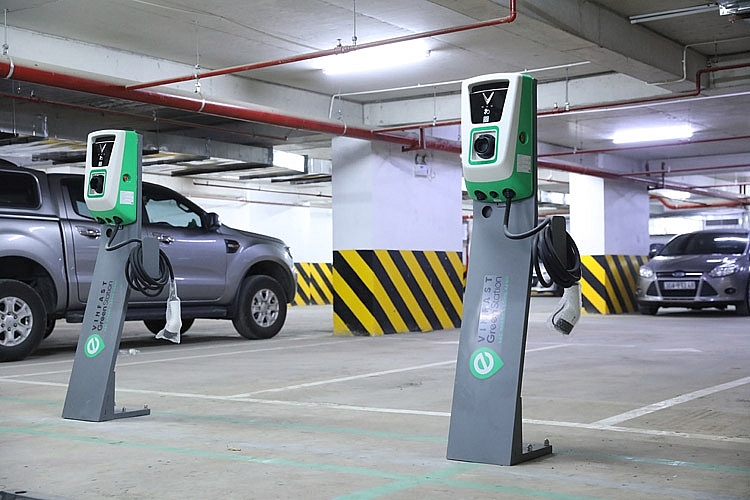 Bộ Tài chính đề xuất giảm 50% lệ phí trước bạ: Cú hích cho ngành ô tô điện Việt Bộ Tài chính đề xuất giảm 50% lệ phí trước bạ: Cú hích cho ngành ô tô điện Việt