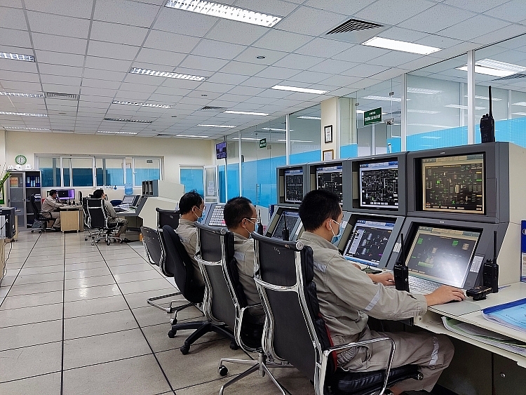 CBCNV làm việc tại Phòng điều khiển Trung tâm Nhà máy Đạm Phú Mỹ CBCNV làm việc tại Phòng điều khiển Trung tâm Nhà máy Đạm Phú Mỹ