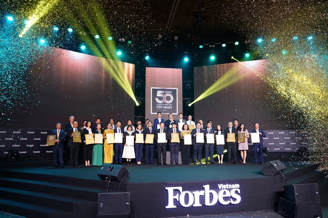 PV GAS lần thứ 10 liên tiếp nhận Vinh danh của Forbes "Top50 Công ty niêm yết tốt nhất Việt Nam năm 2022" – "Top 5 Doanh thu và Lợi nhuận" - Ảnh 1. PV GAS lần thứ 10 liên tiếp nhận Vinh danh của Forbes "Top50 Công ty niêm yết tốt nhất Việt Nam năm 2022" – "Top 5 Doanh thu và Lợi nhuận" - Ảnh 1.