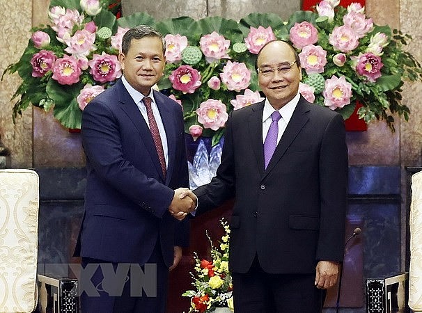 Chủ tịch nước Nguyễn Xuân Phúc tiếp Phó Tổng tư lệnh Quân đội Hoàng gia Campuchia Chủ tịch nước Nguyễn Xuân Phúc tiếp Phó Tổng tư lệnh Quân đội Hoàng gia Campuchia