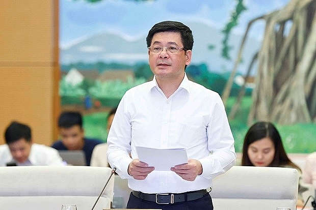 Bộ trưởng Bộ Công Thương Nguyễn Hồng Diên trình bày tờ trình Bộ trưởng Bộ Công Thương Nguyễn Hồng Diên trình bày tờ trình