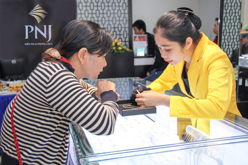 dola-ngan-hang-bat-tang-vang-sjc-di-ngang