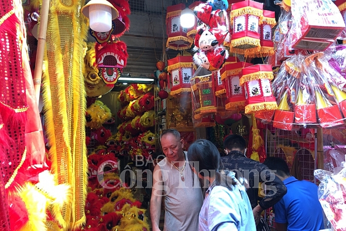 Hà Nội: Rực rỡ sắc màu đồ chơi Trung thu ha noi ruc ro sac mau do choi trung thu