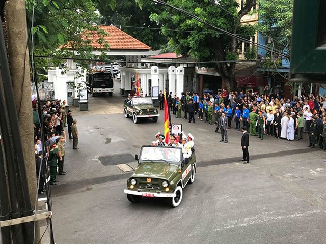 Linh xa đưa linh cữu Chủ tịch nước Trần Đại Quang về tư gia linh xa dua linh cuu chu tich nuoc tran dai quang ve tu gia