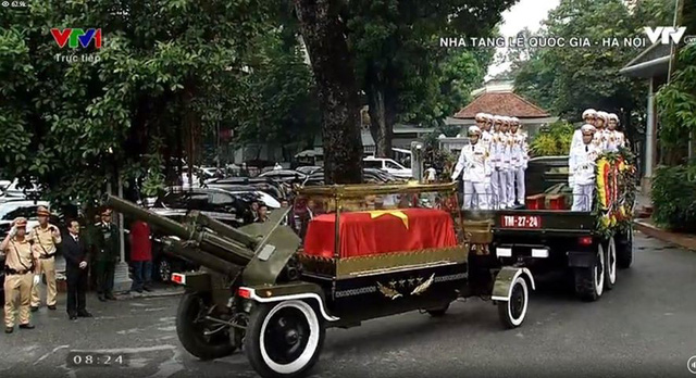 Linh xa đưa linh cữu Chủ tịch nước Trần Đại Quang về tư gia linh xa dua linh cuu chu tich nuoc tran dai quang ve tu gia