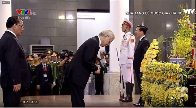 Linh xa đưa linh cữu Chủ tịch nước Trần Đại Quang về tư gia linh xa dua linh cuu chu tich nuoc tran dai quang ve tu gia