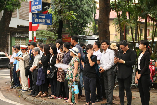 Linh xa đưa linh cữu Chủ tịch nước Trần Đại Quang về tư gia linh xa dua linh cuu chu tich nuoc tran dai quang ve tu gia