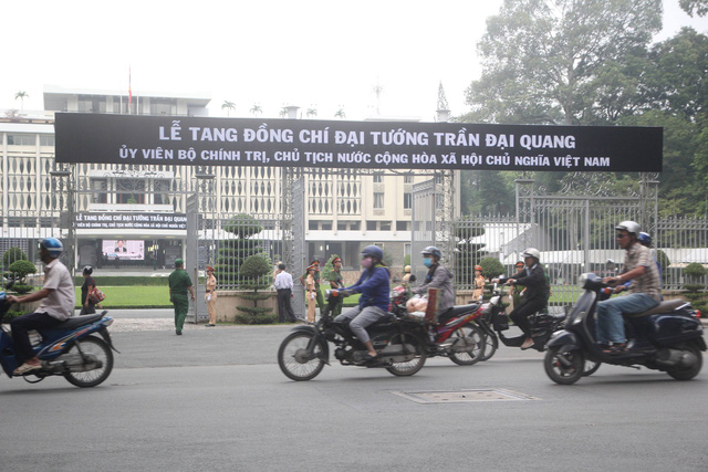 Linh xa đưa linh cữu Chủ tịch nước Trần Đại Quang về tư gia linh xa dua linh cuu chu tich nuoc tran dai quang ve tu gia