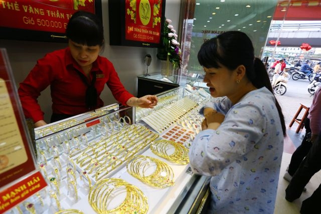 Giá vàng SJC lao dốc gia vang sjc lao doc 124814