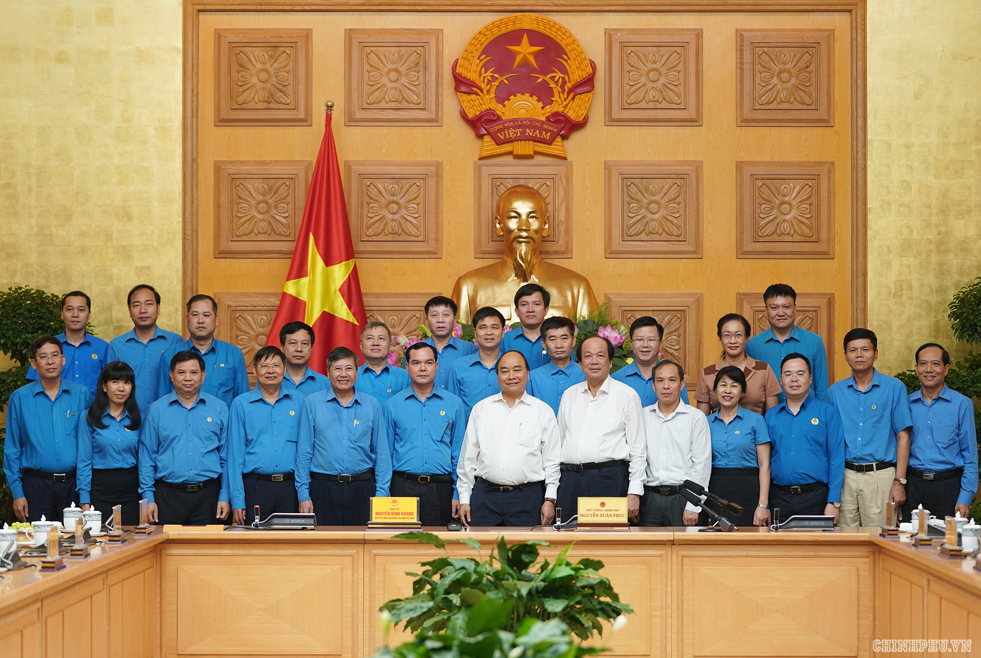 Thủ tướng: Phải lo những vấn đề thiết thực, cụ thể với người lao động thu tuong phai lo nhung van de thiet thuc cu the voi nguoi lao dong