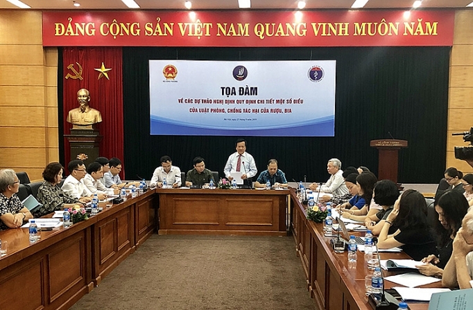 con nhieu tranh cai ve quy dinh quang cao ruou bia
