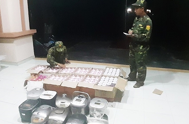 Nồi cơm điện đã qua sử dụng bị cán bộ Đồn biên Phòng Vĩnh NGươn- An Giang bắt giữ vào ngày 11/9 vừa qua 1306-anh-22-noi-cym-dien-da-qua-sy-dyng-vya-can-bo-yyn-bien-phong-vynh-ngyyn-byt-giy