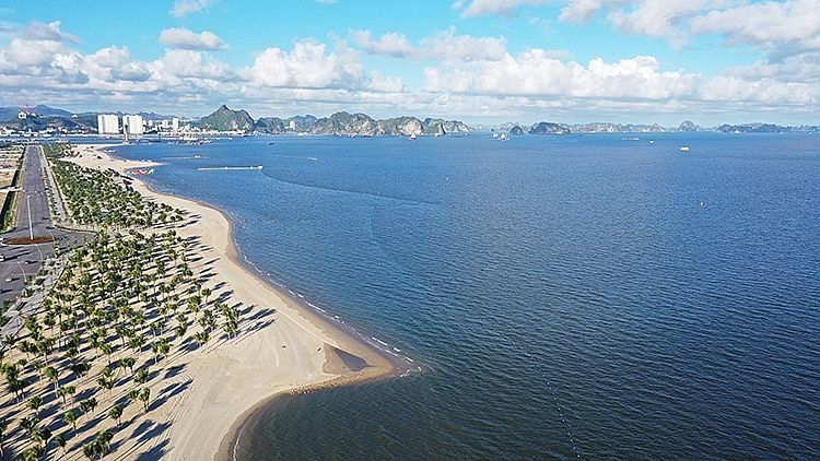 Biệt thự Mallorca có tầm nhìn hướng thẳng ra vịnh Hạ Long thơ mộng.jpg 1337-biyt-thy-mallorca-co-tym-nhin-hyyng-thyng-ra-vynh-hy-long-thy-myng