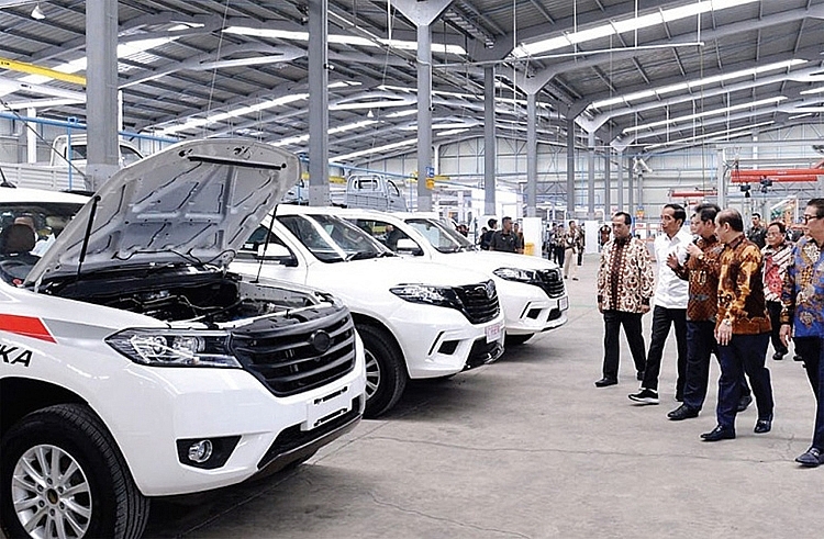 Tổng thống Indonesia - Joko “Jokowi” Widodo khai trương nhà máy của nhà sản xuất xe hơi PT Solo Manufaktur Kreasi, được biết đến với thương hiệu xe hơi quốc gia Esemka, tại Boyolali, Indonesia 1555-anh-1-2