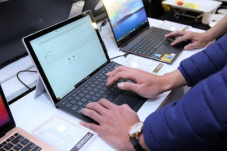 Nhu cầu mua sắm các thiết bị laptop tăng cao mùa nhập học