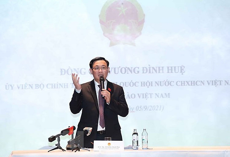 Chủ tịch Quốc hội gặp gỡ với đại diện Cộng đồng người Việt Nam | Chính trị | Vietnam+ (VietnamPlus) Chủ tịch Quốc hội gặp gỡ với đại diện Cộng đồng người Việt Nam | Chính trị | Vietnam+ (VietnamPlus)