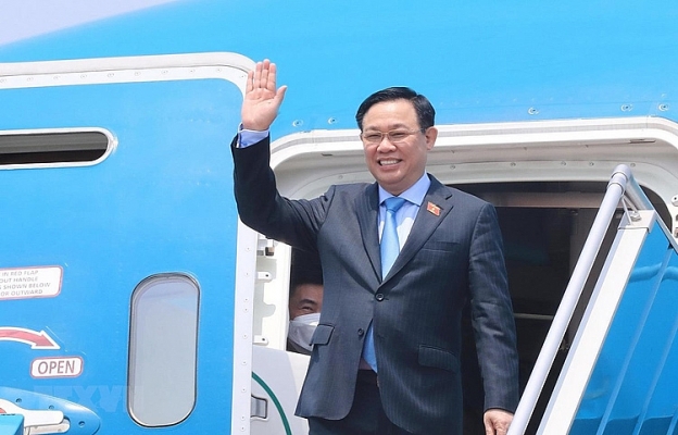 Chuyên cơ đưa Chủ tịch Quốc hội Vương Đình Huệ và Đoàn đại biểu cấp cao Quốc hội Việt Nam về đến sân bay quốc tế Nội Bài, Hà Nội