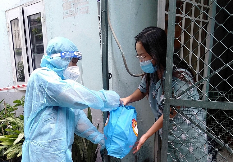 TPHCM đã trao hơn 1,6 triệu túi an sinh đến người dân
