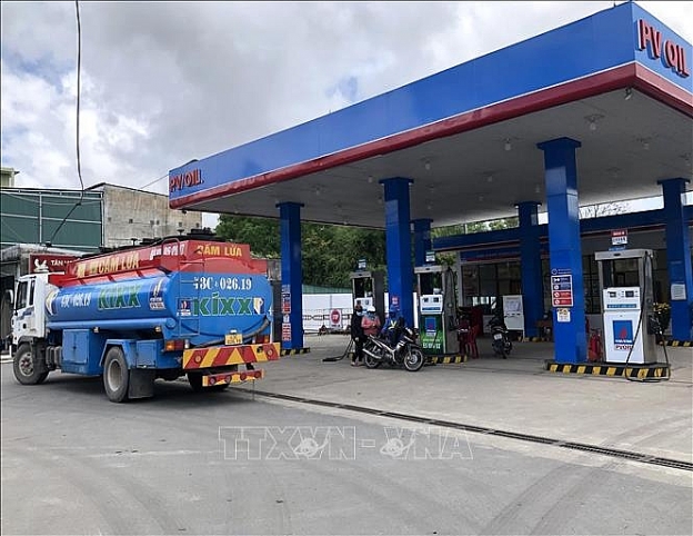 Cửa hàng xăng dầu thuộc Chi nhánh Công ty CP Xăng dầu Dầu khí PV Oil miền Trung tại Quảng Ngãi nằm trên đường Hai Bà Trưng vẫn hoạt động thường xuyên để phục vụ khách hàng Cửa hàng xăng dầu thuộc Chi nhánh Công ty CP Xăng dầu Dầu khí PV Oil miền Trung tại Quảng Ngãi nằm trên đường Hai Bà Trưng vẫn hoạt động thường xuyên để phục vụ khách hàng