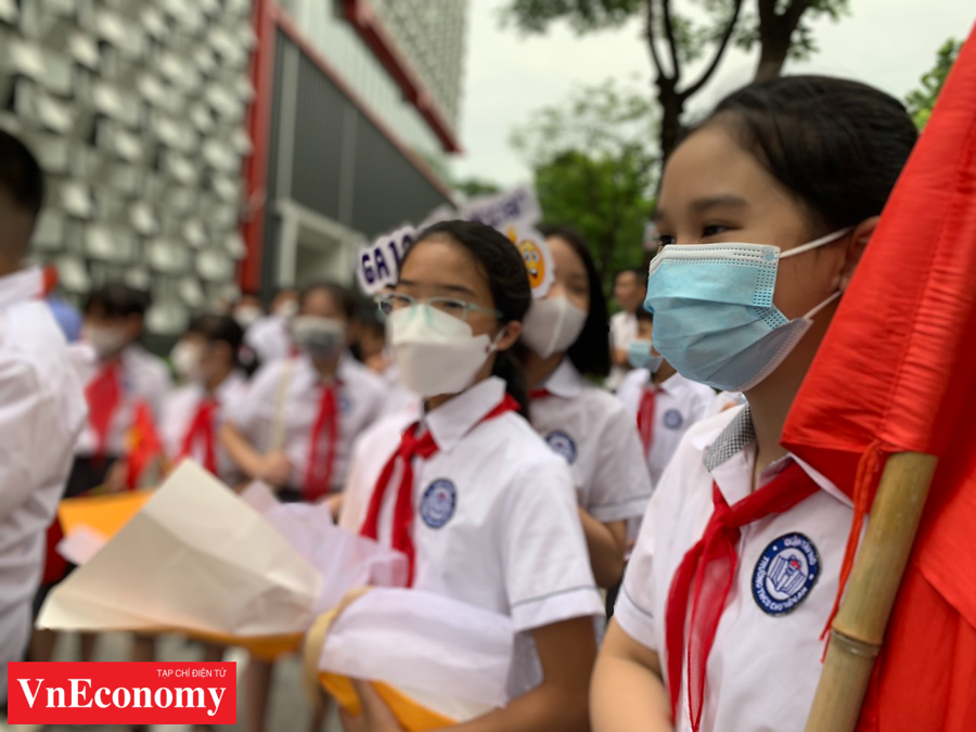 Nhân dịp khai giảng năm học 2022-2023, Chủ tịch nước Nguyễn Xuân Phúc gửi thư chúc mừng tới các thầy giáo, cô giáo, cán bộ quản lý, người lao động ngành giáo dục, các bậc phụ huynh và sinh viên, học sinh cả nước. Chủ tịch nước Nguyễn Xuân Phúc đánh giá cao ý nghĩa của chủ đề mà ngành giáo dục lựa chọn năm nay, đó là: "Đoàn kết, sáng tạo, ra sức phấn đầu hoàn thành tốt các nhiệm vụ và mục tiêu đổi mới, củng cố và nâng cao chất lượng giáo dục và đào tạo".