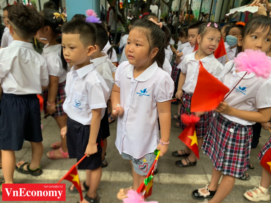Năm học 2022-2023, theo lộ trình đổi mới, chương trình giáo dục phổ thông 2018 sẽ bắt đầu triển khai đối với các khối lớp 3, 7 và 10. So với chương trình cũ, chương trình mới có một số điều chỉnh nhằm hướng tới mục tiêu phát triển phẩm chất và những năng lực cốt lõi cho học sinh.