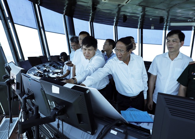 Phó Thủ tướng khảo sát về quy hoạch Cảng Hàng không quốc tế Nội Bài - Ảnh 3. Phó Thủ tướng khảo sát về quy hoạch Cảng Hàng không quốc tế Nội Bài - Ảnh 3.