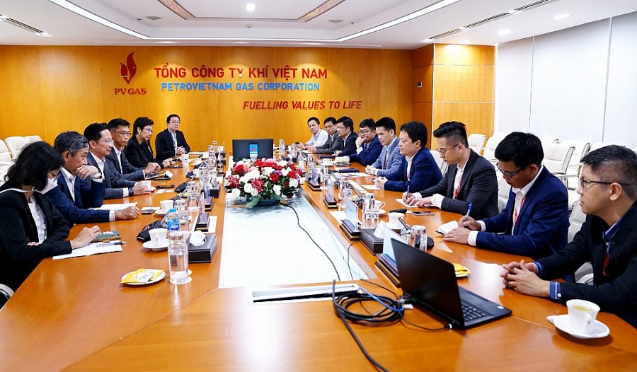 Ông Hoàng Văn Quang - Tổng Giám Đốc PV GAS chủ trì cuộc họp điều hành với lãnh đạo của SCG-LSP Ông Hoàng Văn Quang - Tổng Giám Đốc PV GAS chủ trì cuộc họp điều hành với lãnh đạo của SCG-LSP