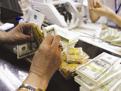 Phiên giao dịch sáng nay 4/10, giá vàng giao ngay tại châu Á đảo chiều tăng hơn 4 USD/ounce đã kéo giá vàng SJC tăng 50.000 đồng/lượng so với chốt phiên hôm qua.