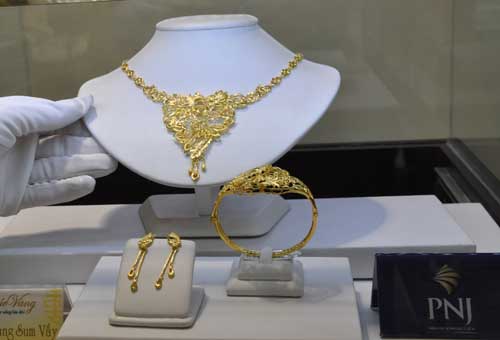 gia-vang-sjc-giam-theo-the-gioi