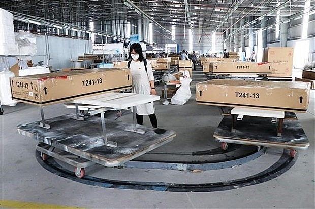 Đóng gói và kiểm tra lô hàng đồ gỗ xuất khẩu sang thị trường Mỹ tại Công ty Triệu Phú Lộc (Bình Dương) Đóng gói và kiểm tra lô hàng đồ gỗ xuất khẩu sang thị trường Mỹ tại Công ty Triệu Phú Lộc (Bình Dương)