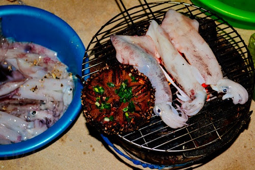 Thưởng thức hải sản tươi sống ngay trên đảo