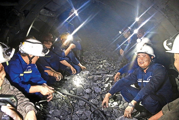 Công ty Xây lắp mỏ - TKV: Ổn định sản xuất sau tái cơ cấu cong ty xay lap mo tkv on dinh san xuat sau tai co cau