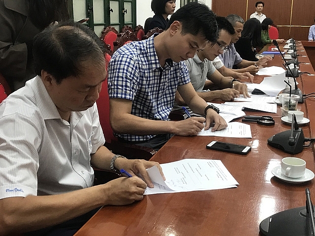 Vinamilk đưa ra giá dự thầu thấp hơn đối thủ nhiều tỷ đồng vinamilk dua ra gia du thau thap hon doi thu nhieu ty dong