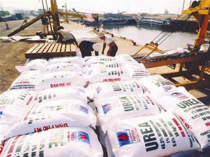 Giá phân bón lại tăng chóng mặt gia phan bon lai tang chong mat