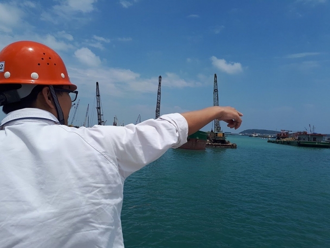 duong lon ra bien nguy co tac boi hang trieu m3 bun