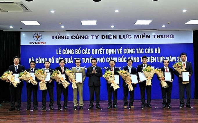 PC Khánh Hòa công bố quyết định về công tác cán bộ theo kết quả thi tuyển của EVNCPC pc khanh hoa cong bo quyet dinh ve cong tac can bo theo ket qua thi tuyen cua evncpc