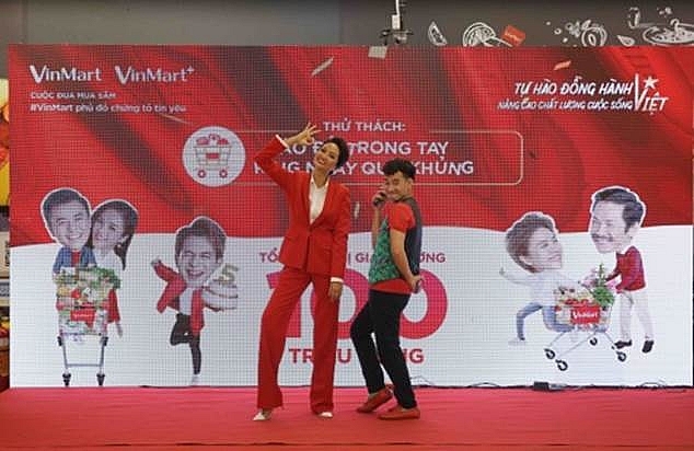 khach hang phu do vinmart hao hung tranh tai trong cuoc dua mua sam