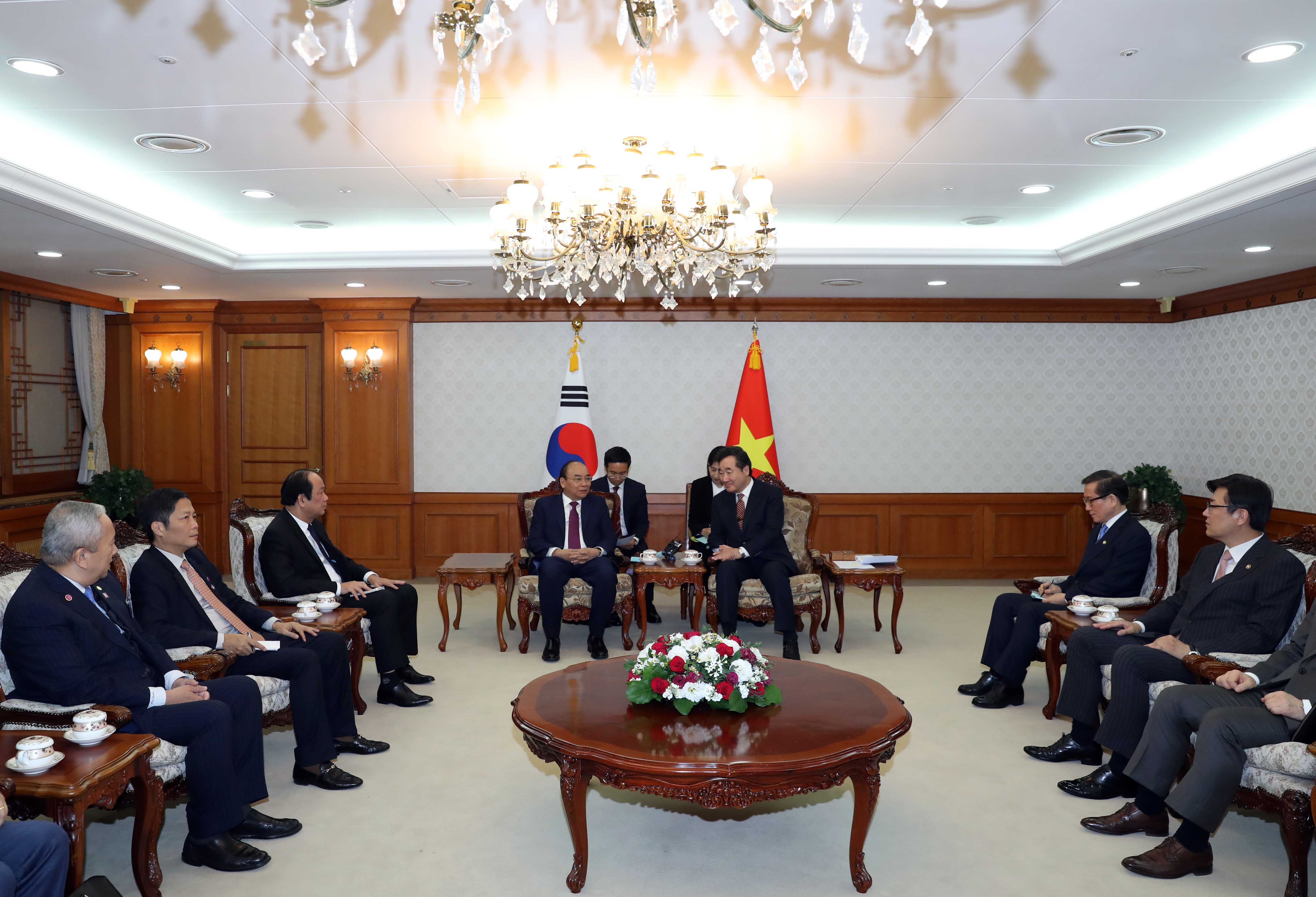 thu tuong nguyen xuan phuc gap thu tuong han quoc