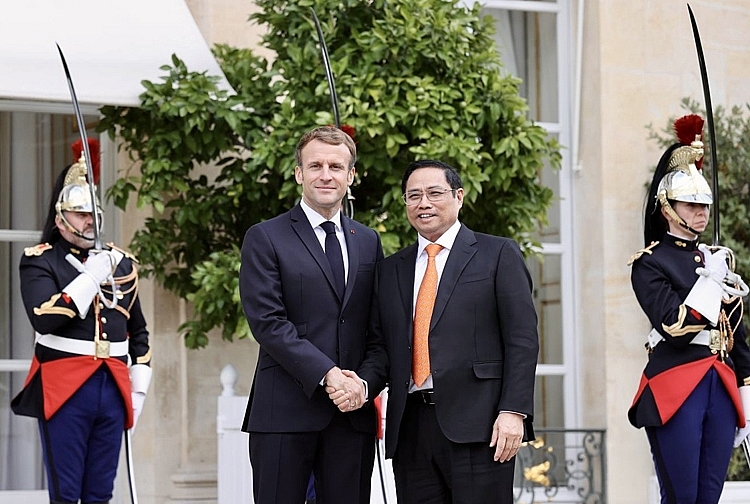 Thủ tướng Phạm Minh Chính và Tổng thống Macron nhất trí ra Tuyên bố chung nhằm làm sâu sắc hơn mối quan hệ Đối tác Chiến lược giữa hai nước. Thủ tướng Phạm Minh Chính và Tổng thống Macron nhất trí ra Tuyên bố chung nhằm làm sâu sắc hơn mối quan hệ Đối tác Chiến lược giữa hai nước.