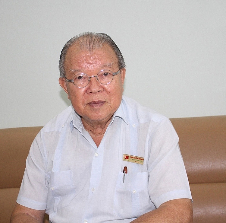 Giáo sư Võ Tòng Xuân - Hiệu trưởng Trường Đại học Nam Cần Thơ Giáo sư Võ Tòng Xuân - Hiệu trưởng Trường Đại học Nam Cần Thơ