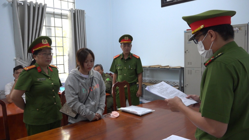 Nhân viên ngân hàng lừa đảo chiếm đoạt trên 13 tỷ đồng -0