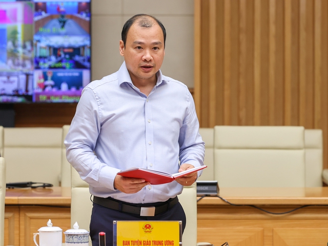 Thủ tướng: Khắc phục sớm nhất vướng mắc về cơ chế, thủ tục, không để ảnh hưởng tới sức khỏe người dân và các hoạt động KT-XH - Ảnh 4. Thủ tướng: Khắc phục sớm nhất vướng mắc về cơ chế, thủ tục, không để ảnh hưởng tới sức khỏe người dân và các hoạt động KT-XH - Ảnh 4.