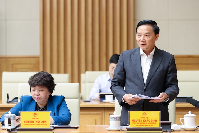 Thủ tướng: Khắc phục sớm nhất vướng mắc về cơ chế, thủ tục, không để ảnh hưởng tới sức khỏe người dân và các hoạt động KT-XH - Ảnh 4. Thủ tướng: Khắc phục sớm nhất vướng mắc về cơ chế, thủ tục, không để ảnh hưởng tới sức khỏe người dân và các hoạt động KT-XH - Ảnh 4.