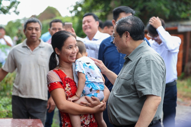 Thủ tướng kiểm tra dự án trọng điểm và làm việc với tỉnh Vĩnh Long - Ảnh 6.