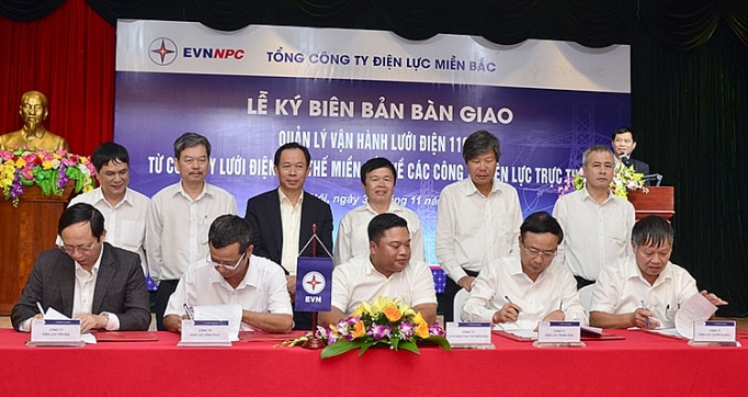 Bàn giao quản lý vận hành lưới điện 110 kV từ NGC về các công ty điện lực trực thuộc: Đảm bảo kinh doanh hiệu quả ban giao quan ly van hanh luoi dien 110 kv tu ngc ve cac cong ty dien luc truc thuoc dam bao kinh doanh hieu qua